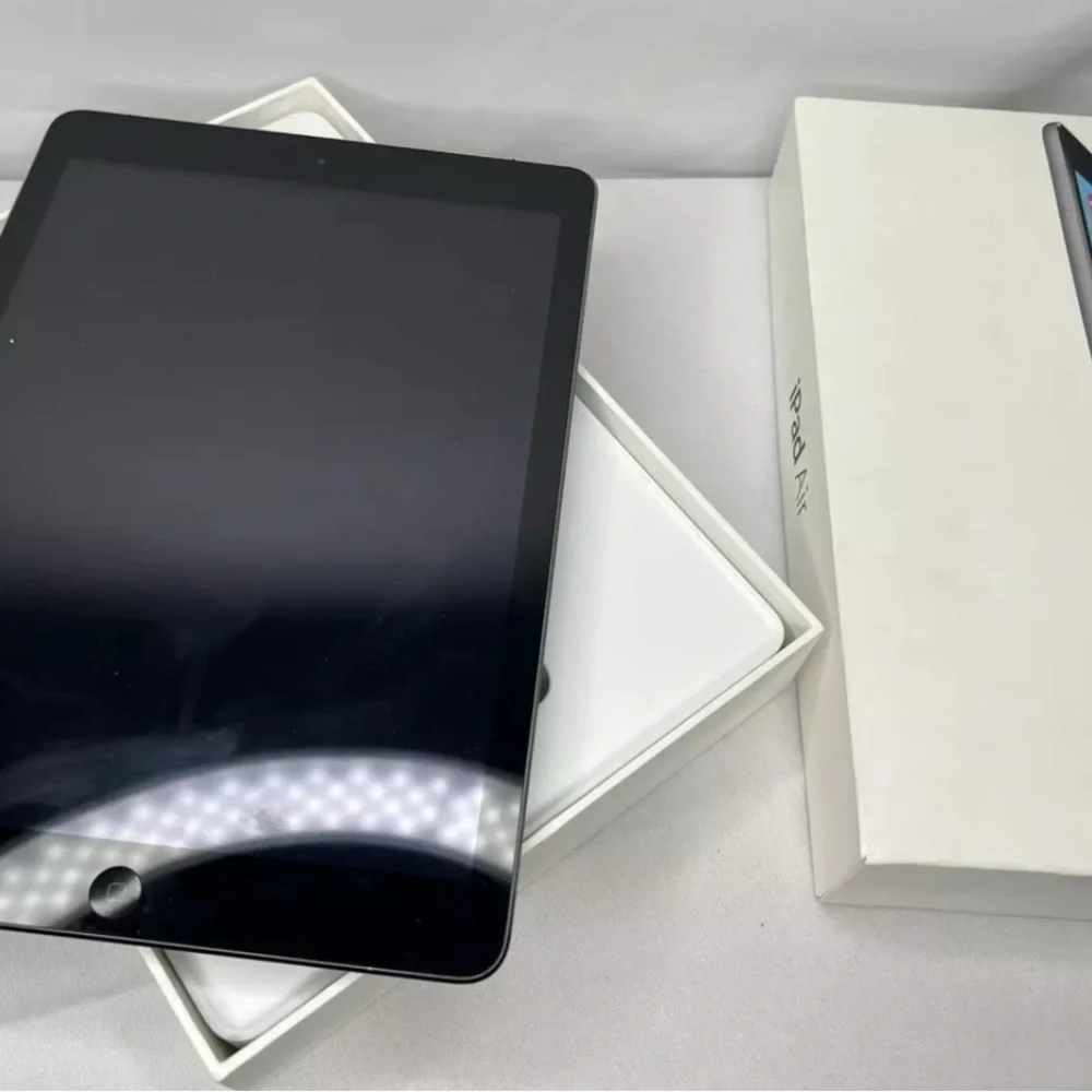 Apple iPad Air - Space Gray